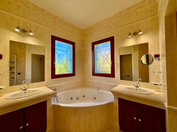 Maison à vendre 5 pièces GRASSE (06)