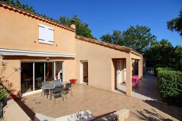 Villa avec Piscine 4 pièces 125 m² + Studio indépendant 30 m² - 399 500 Euros -