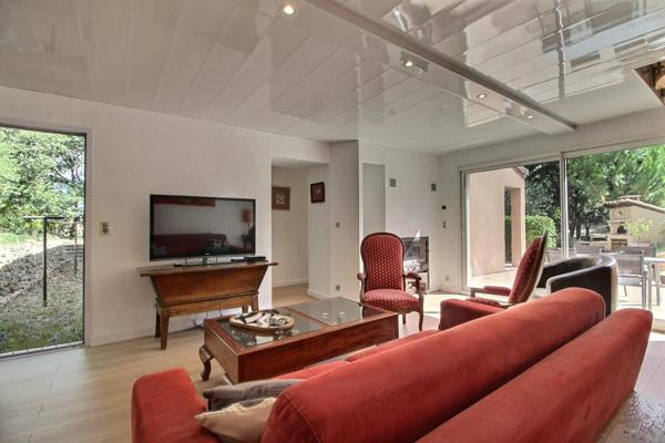 Villa avec Piscine 4 pièces 125 m² + Studio indépendant 30 m² - 399 500 Euros -