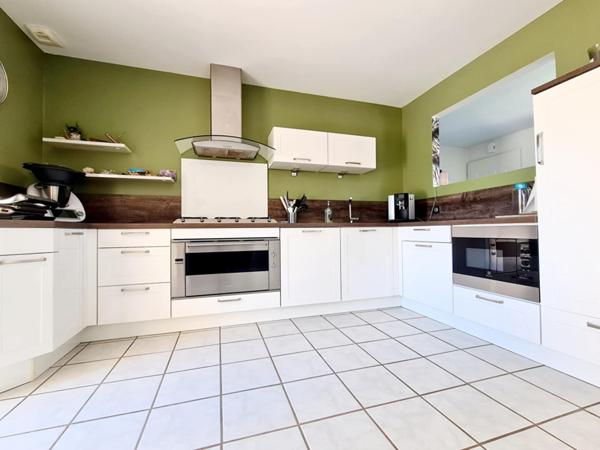 MAISON COUP DE COEUR  ? SECTEUR PRISÉ AVEC PISCINE CHAUFFÉE ?