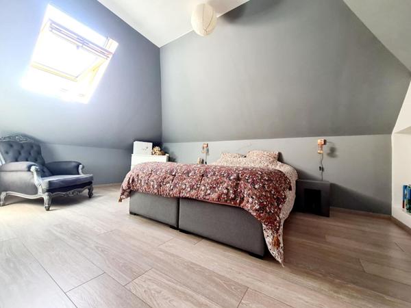 MAISON COUP DE COEUR  ? SECTEUR PRISÉ AVEC PISCINE CHAUFFÉE ?