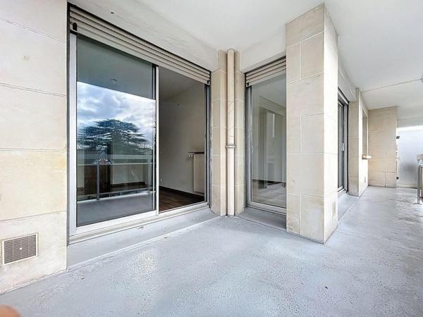 Joli T2 de 45 m² près du RER Robinson et des commerces, au calme, baigné de lumière.