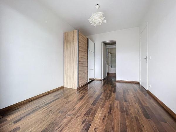 Joli T2 de 45 m² près du RER Robinson et des commerces, au calme, baigné de lumière.