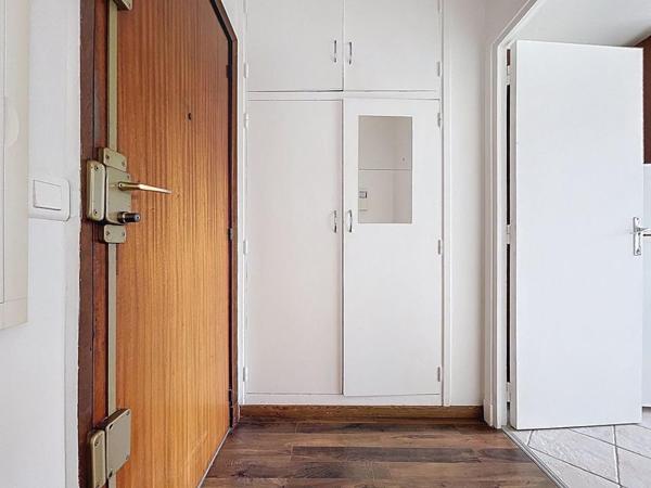 Joli T2 de 45 m² près du RER Robinson et des commerces, au calme, baigné de lumière.