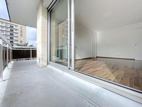 Joli T2 de 45 m² près du RER Robinson et des commerces, au calme, baigné de lumière.