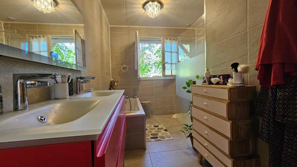 Maison 126m2 - 4 chambres - garage - piscine