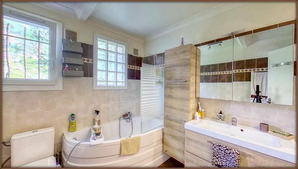 Maison  4 pièce(s) 117 m2 - 3 chambres - Garage et sous sol aménagé