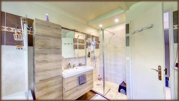 Maison  4 pièce(s) 117 m2 - 3 chambres - Garage et sous sol aménagé