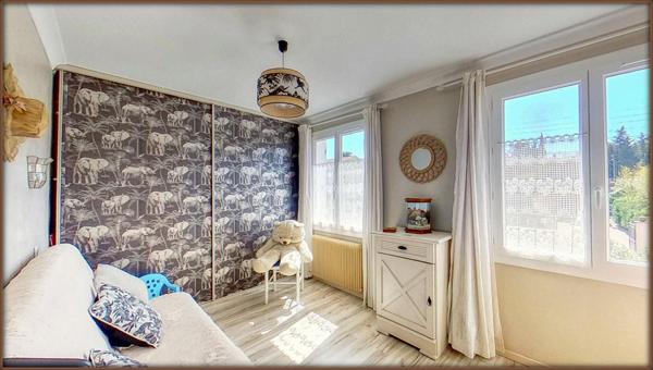 Maison  4 pièce(s) 117 m2 - 3 chambres - Garage et sous sol aménagé