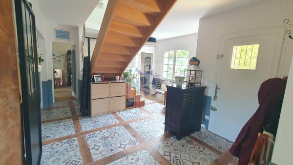 Vente maison de ville Angouleme (16000), 185.00m² avec 6 pièce(s) dont 4 chambre(s) sur 1100.00m² de terrain. Agence Allard Brimeaud