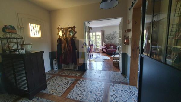 Vente maison de ville Angouleme (16000), 185.00m² avec 6 pièce(s) dont 4 chambre(s) sur 1100.00m² de terrain. Agence Allard Brimeaud