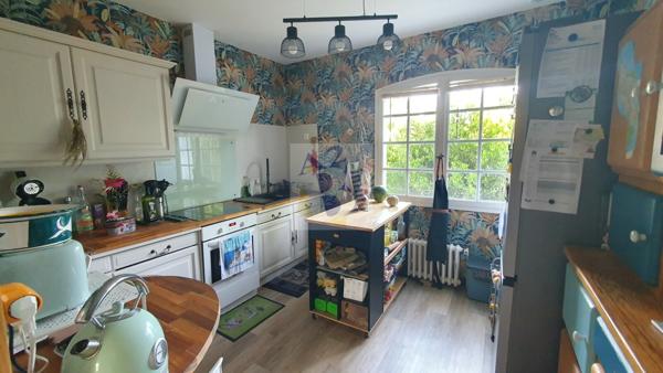 Vente maison de ville Angouleme (16000), 185.00m² avec 6 pièce(s) dont 4 chambre(s) sur 1100.00m² de terrain. Agence Allard Brimeaud