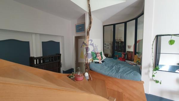 Vente maison de ville Angouleme (16000), 185.00m² avec 6 pièce(s) dont 4 chambre(s) sur 1100.00m² de terrain. Agence Allard Brimeaud