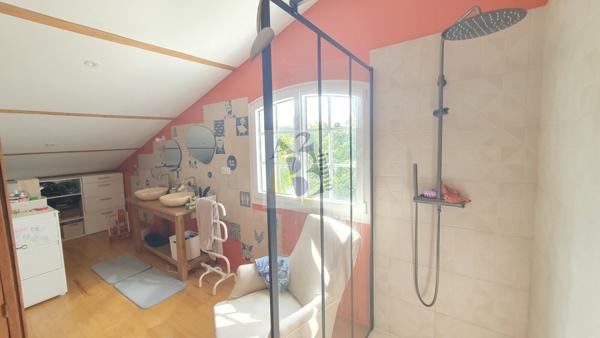 Vente maison de ville Angouleme (16000), 185.00m² avec 6 pièce(s) dont 4 chambre(s) sur 1100.00m² de terrain. Agence Allard Brimeaud