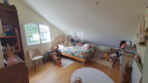 Vente maison de ville Angouleme (16000), 185.00m² avec 6 pièce(s) dont 4 chambre(s) sur 1100.00m² de terrain. Agence Allard Brimeaud