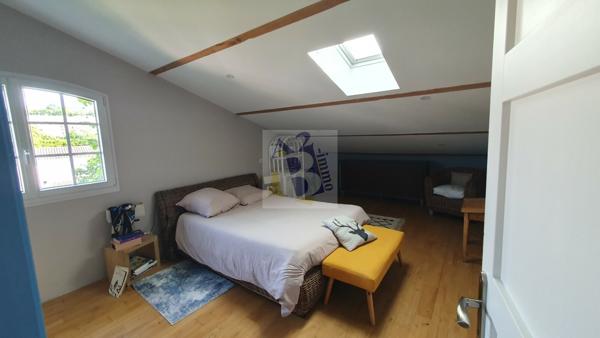 Vente maison de ville Angouleme (16000), 185.00m² avec 6 pièce(s) dont 4 chambre(s) sur 1100.00m² de terrain. Agence Allard Brimeaud