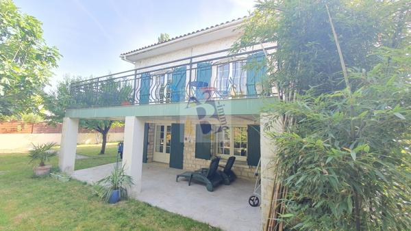 Vente maison de ville Angouleme (16000), 185.00m² avec 6 pièce(s) dont 4 chambre(s) sur 1100.00m² de terrain. Agence Allard Brimeaud
