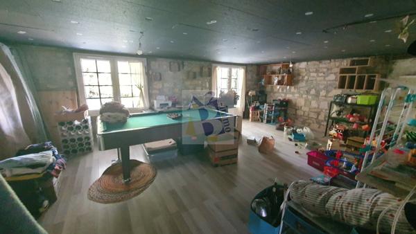 Vente maison de ville Angouleme (16000), 185.00m² avec 6 pièce(s) dont 4 chambre(s) sur 1100.00m² de terrain. Agence Allard Brimeaud