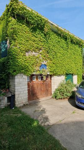 Vente maison de ville Angouleme (16000), 185.00m² avec 6 pièce(s) dont 4 chambre(s) sur 1100.00m² de terrain. Agence Allard Brimeaud