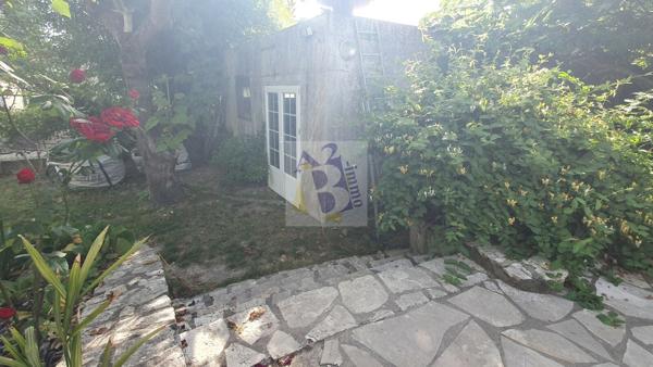 Vente maison de ville Angouleme (16000), 185.00m² avec 6 pièce(s) dont 4 chambre(s) sur 1100.00m² de terrain. Agence Allard Brimeaud