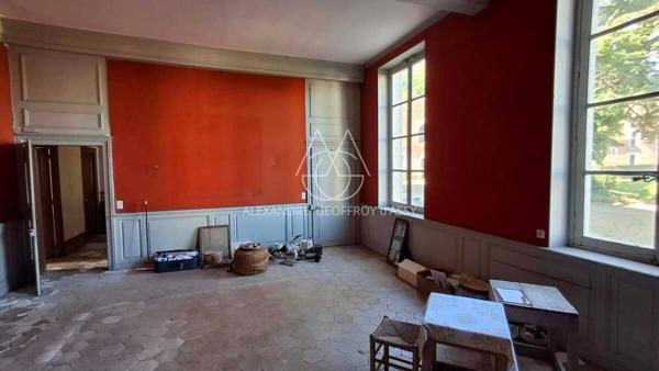 Magnifique ensemble de châteaux datant des XVe, XVIIe et XVIIIe siècles, situé à 1h20 de Paris, au cœur de la région du Perche.