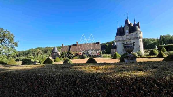 Magnifique ensemble de châteaux datant des XVe, XVIIe et XVIIIe siècles, situé à 1h20 de Paris, au cœur de la région du Perche.