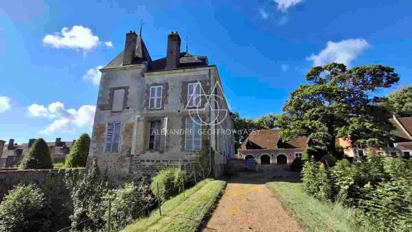 Magnifique ensemble de châteaux datant des XVe, XVIIe et XVIIIe siècles, situé à 1h20 de Paris, au cœur de la région du Perche.
