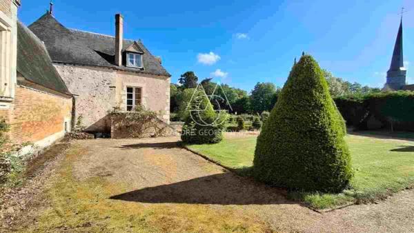 Magnifique ensemble de châteaux datant des XVe, XVIIe et XVIIIe siècles, situé à 1h20 de Paris, au cœur de la région du Perche.