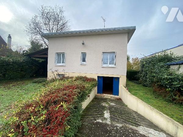 Maison située à ST JEAN LE BLANC , route de sandillon