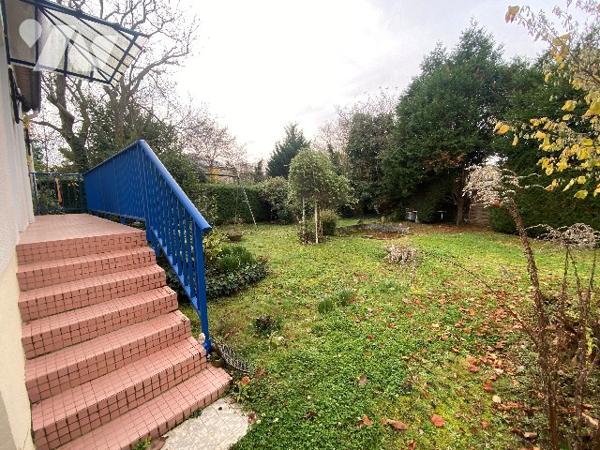 Maison située à ST JEAN LE BLANC , route de sandillon