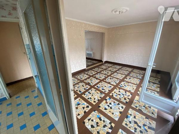 Maison située à ST JEAN LE BLANC , route de sandillon