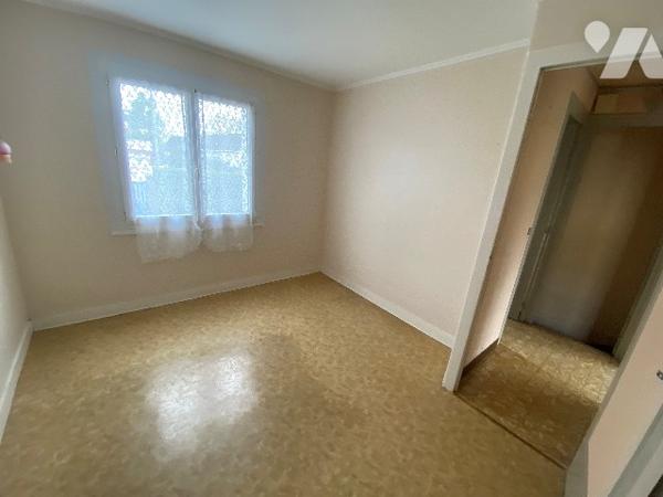 Maison située à ST JEAN LE BLANC , route de sandillon