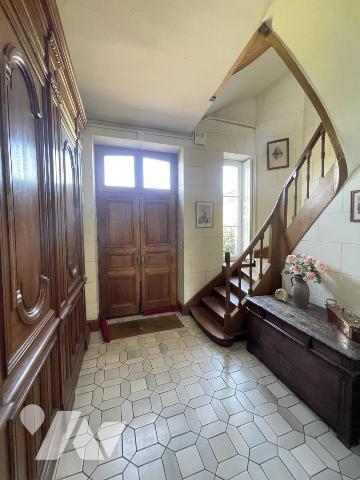 EXCLUSIVITÉ À Saint-Pierre-Montlimart – Maison de caractère avec dépendances et terrain