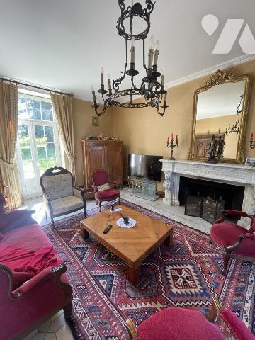 EXCLUSIVITÉ À Saint-Pierre-Montlimart – Maison de caractère avec dépendances et terrain