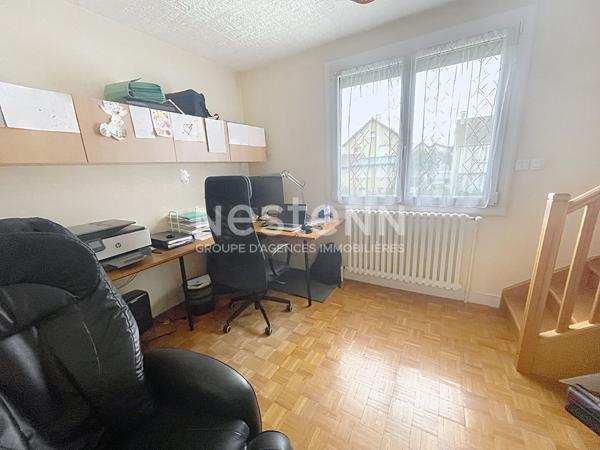EXCLUSIVITE : Maison à vendre Morangis  MAISON INDIVIDUELLE 105 m², 3 chambres + combles aménagés en 2 pièces, sous-sol total, jardin 375 m². 370.000€ FAI