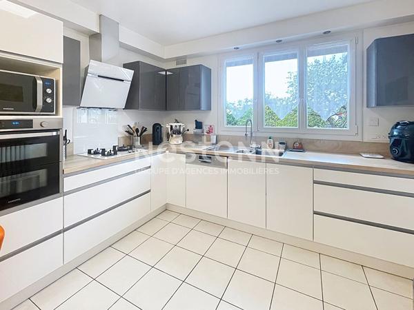 EXCLUSIVITE : Maison à vendre Morangis  MAISON INDIVIDUELLE 105 m², 3 chambres + combles aménagés en 2 pièces, sous-sol total, jardin 375 m². 370.000€ FAI