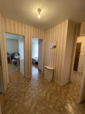 Vente                                                      Appartement
                        
                     3 pièces                      78 m2                     à Langres