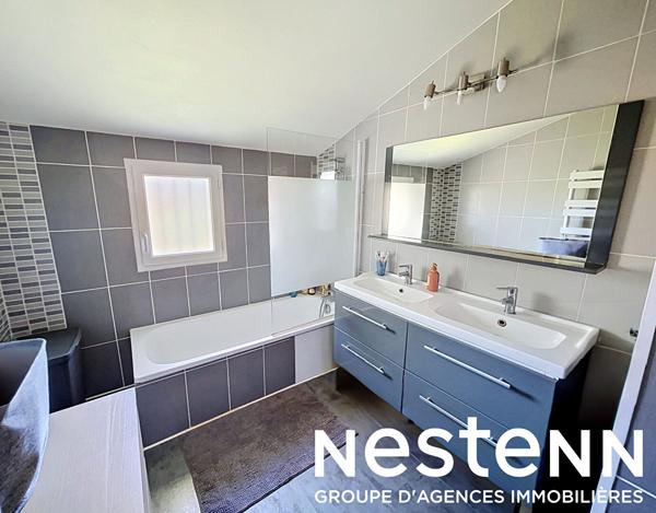 A Vendre: Villa 4 chambres avec piscine traditionnelle - LA CHAPELLE-DE-GUINCHAY (71570)