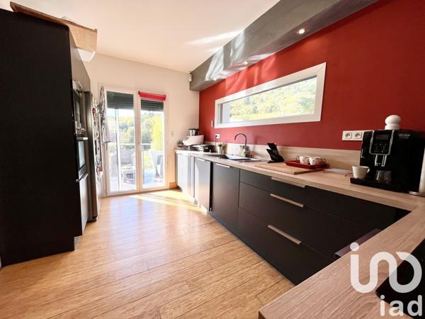 Maison 4 pièces de 118 m² à Enval (63530)