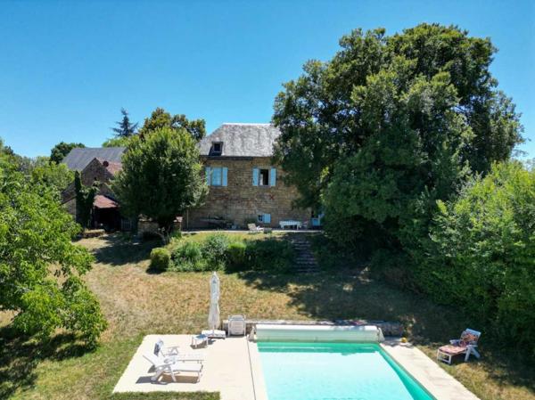 Maison ancienne - Gourdon SECTEUR GOURDON - Bel ensemble immobilier en pierre sur 3090 m² arborés avec piscine chauffée