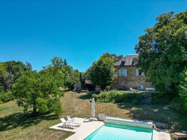 Maison ancienne - Gourdon SECTEUR GOURDON - Bel ensemble immobilier en pierre sur 3090 m² arborés avec piscine chauffée