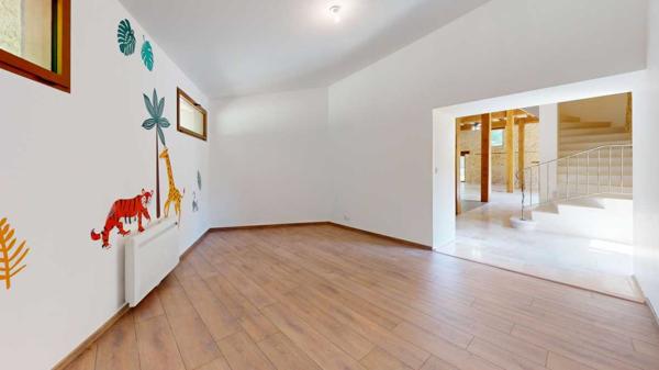 Maison ancienne - Les eyzies Magnifique restauration pour cette propriété de 300m² habitables avec dépendances restant à aménager.