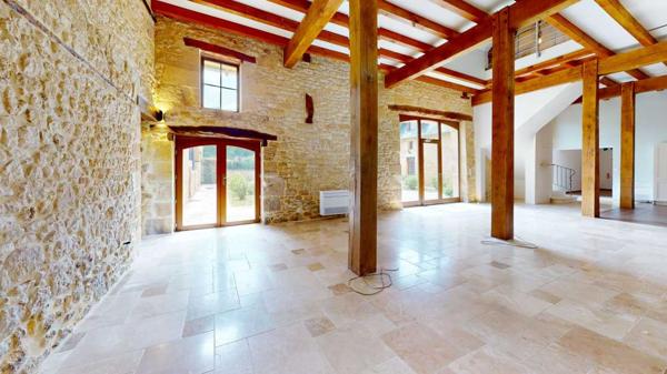 Maison ancienne - Les eyzies Magnifique restauration pour cette propriété de 300m² habitables avec dépendances restant à aménager.