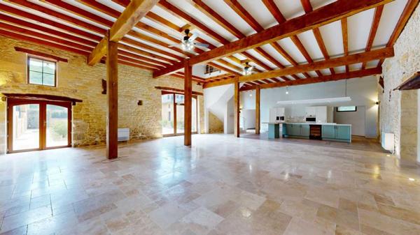Maison ancienne - Les eyzies Magnifique restauration pour cette propriété de 300m² habitables avec dépendances restant à aménager.