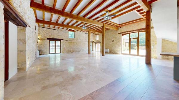 Maison ancienne - Les eyzies Magnifique restauration pour cette propriété de 300m² habitables avec dépendances restant à aménager.