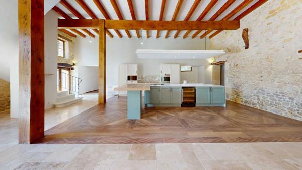 Maison ancienne - Les eyzies Magnifique restauration pour cette propriété de 300m² habitables avec dépendances restant à aménager.