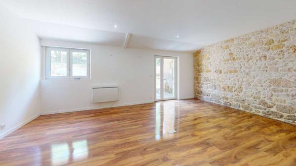 Maison ancienne - Les eyzies Magnifique restauration pour cette propriété de 300m² habitables avec dépendances restant à aménager.