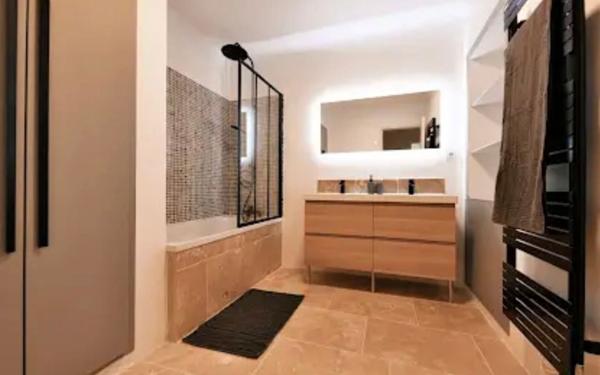 Appartement à vendre    4 pièces •  Uzès