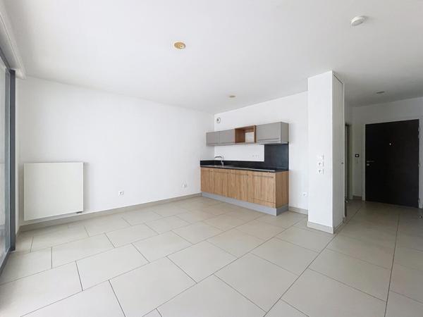 APPARTEMENT T2 AU 3EME ETAGE AVEC TERRASSE