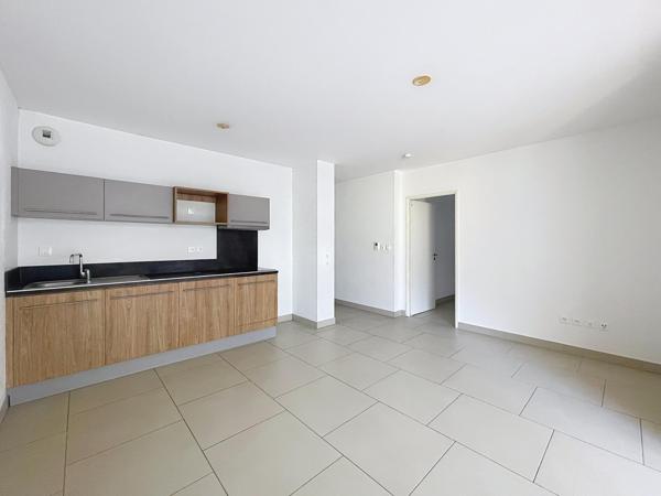 APPARTEMENT T2 AU 3EME ETAGE AVEC TERRASSE